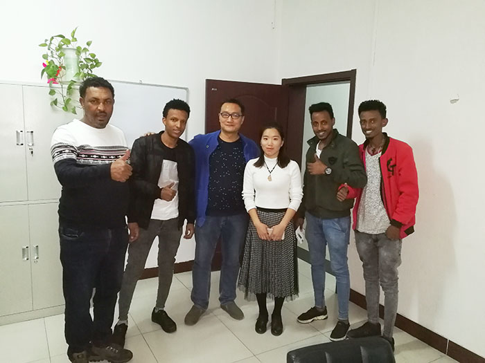 济南威廉希尔williamhill国外客户到厂验收试验机设备