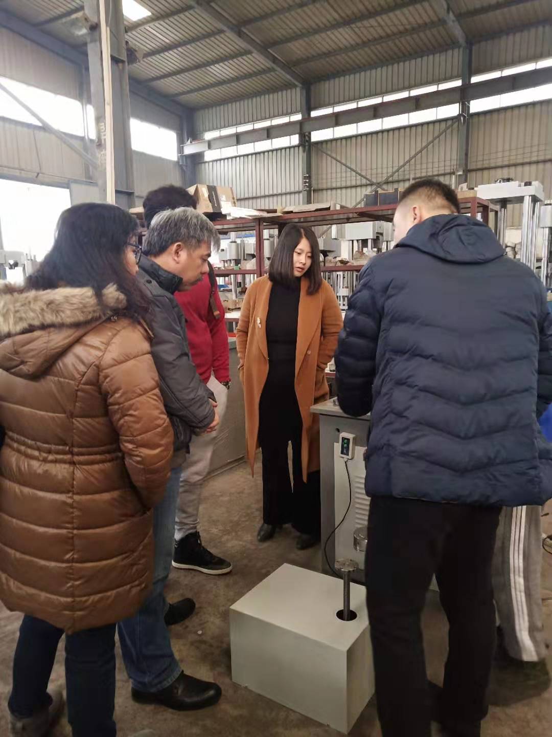 国外客户到济南威廉希尔williamhill工厂参观考察